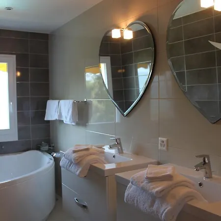 Domaine Les Sylphides بيت ضيافة 5*